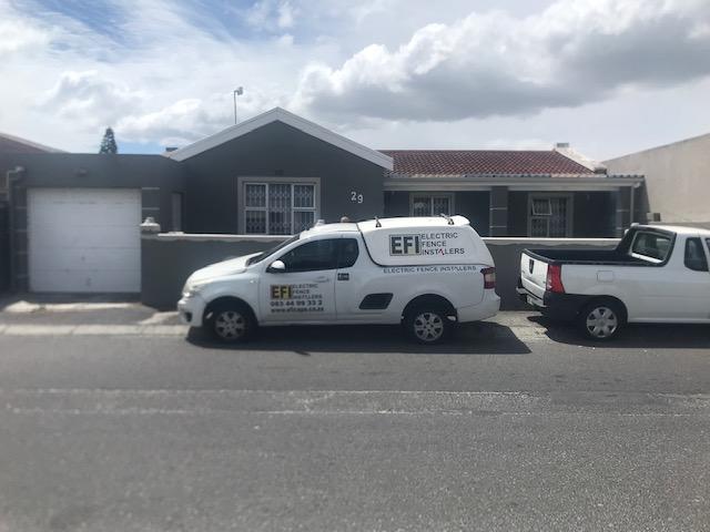 5 Bedroom Property for Sale in Pelikan Park Western Cape